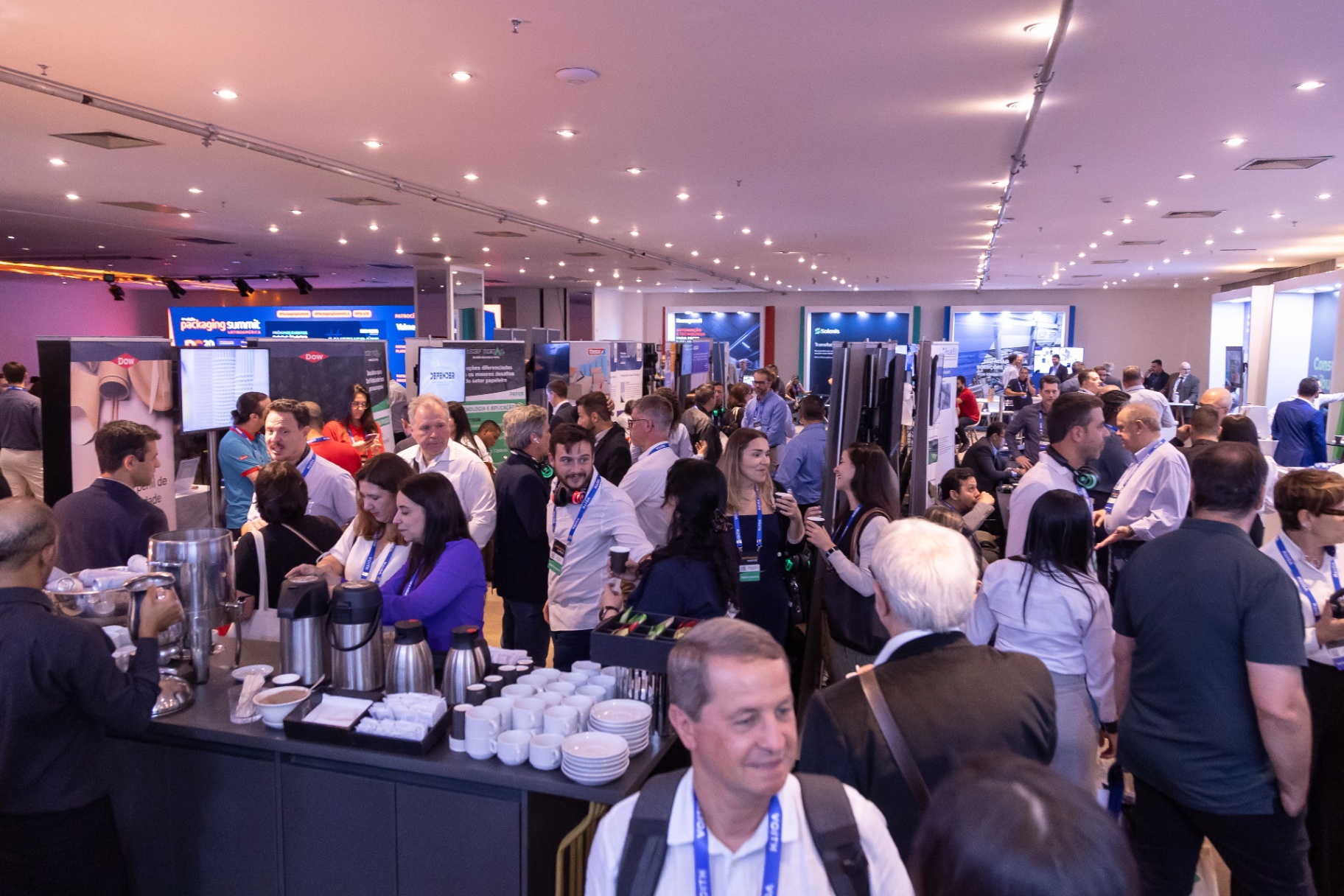 Coffee break e visitação aos estandes dos patrocinadores